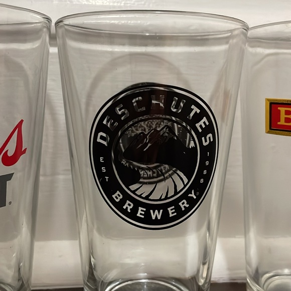 Bundle of 3 Vintage Beer Glasses - Coors Light, Deschutes Brewery, and Budweiser - Picture 3 of 5